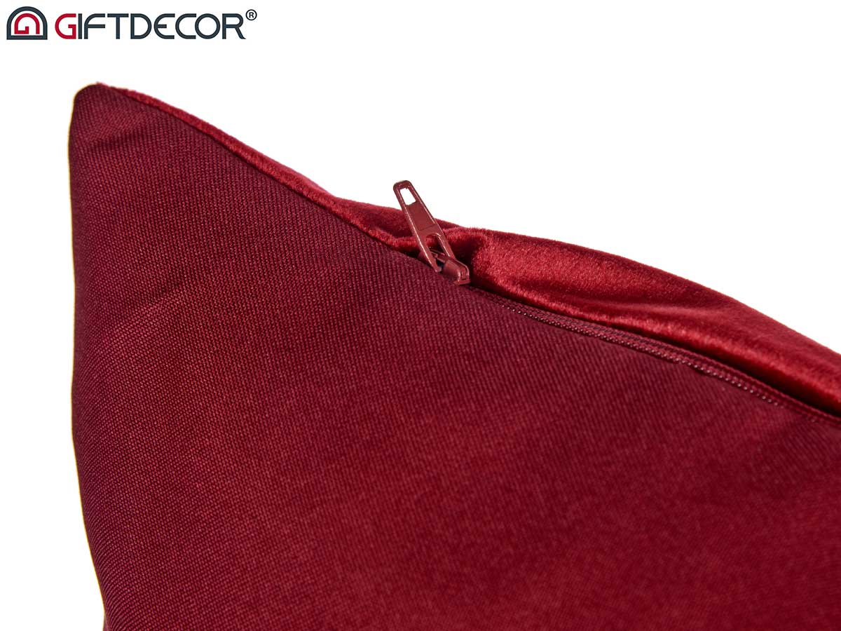 60x45cm red velvet cushion - Image 5